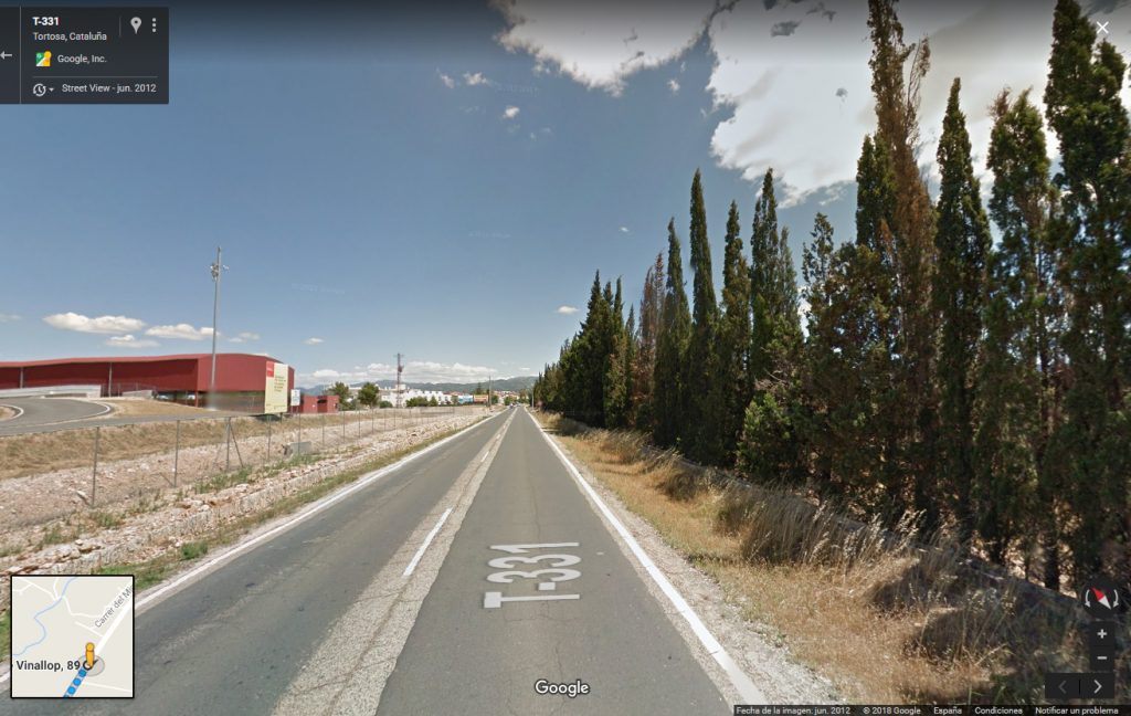 La misma carretera, pero en dirección contraria (hacia Tortosa) a 7km llega a la entrada de Vinallop.